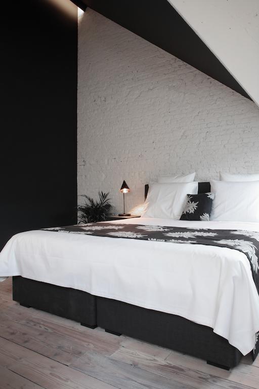 Maison Nationale City Flats & Suites Antwerp Room photo A bedroom at the hotel