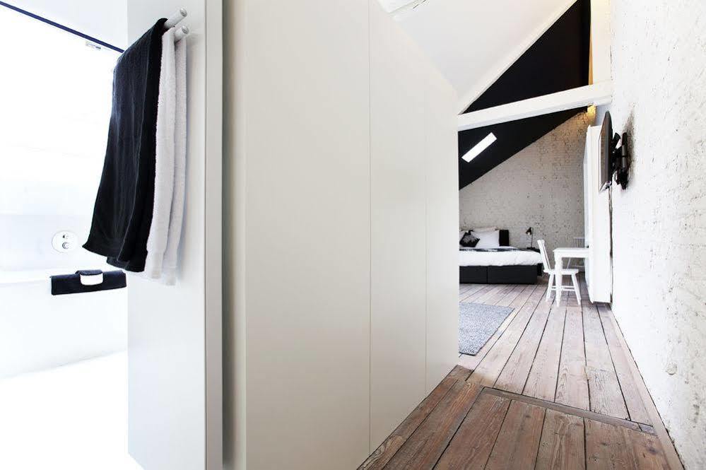 Maison Nationale City Flats & Suites Antwerp Exterior photo A bathroom in the hotel
