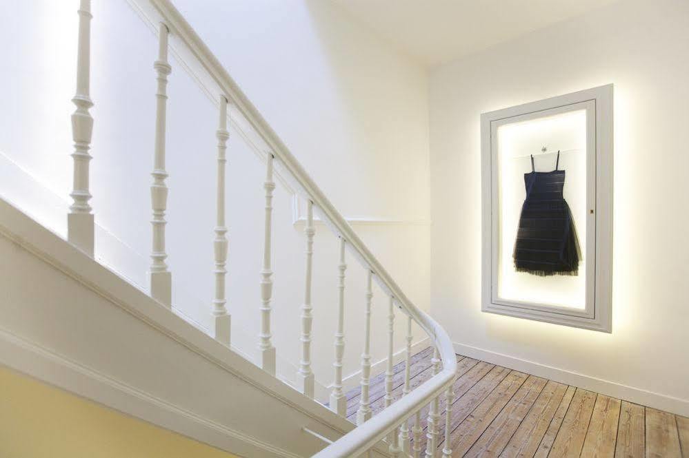 Maison Nationale City Flats & Suites Antwerp Exterior photo The dress in the museum