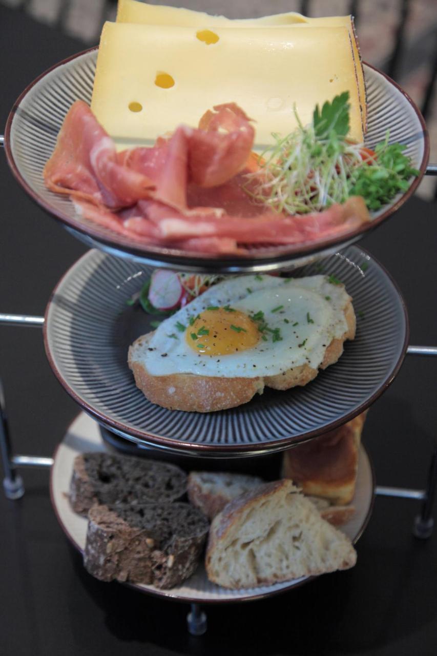 Maison Nationale City Flats & Suites Antwerp Exterior photo Egg and ham on toast